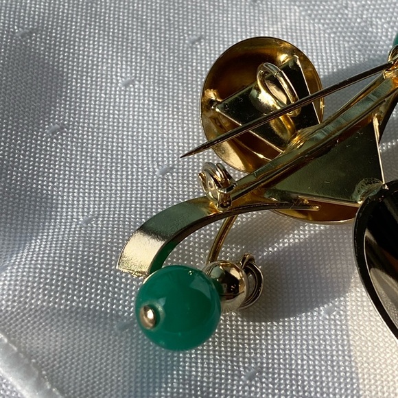 Abstract Figure Asian Influence Gold Tone Pendant Brooch Pin - Picture 11 of 14